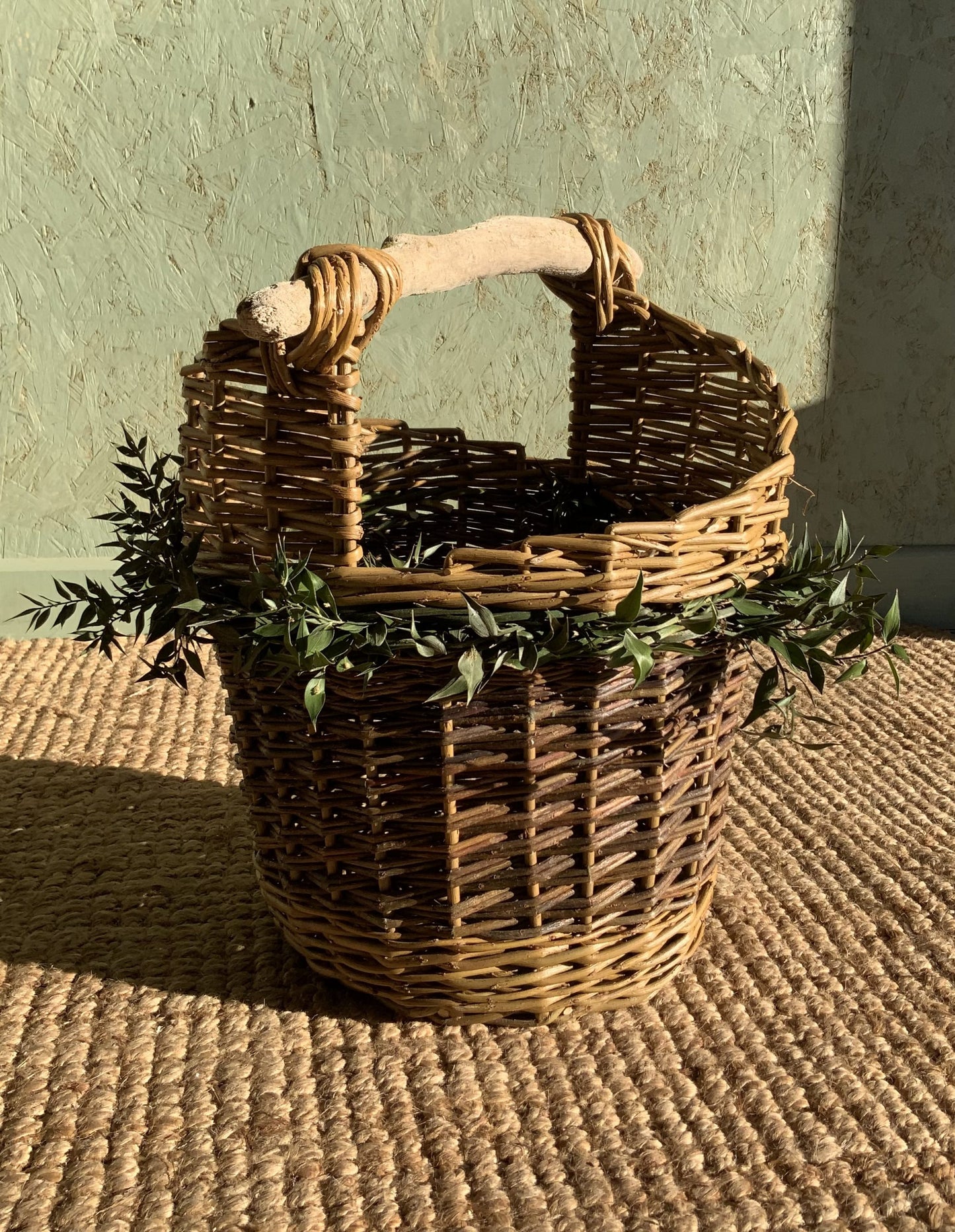 Willow Asymmetric Basket with Driftwood Handle Making Workshop