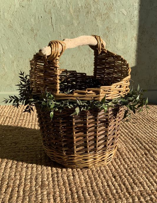 Willow Asymmetric Basket with Driftwood Handle Making Workshop